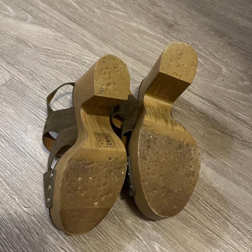 Lulu’s Wedged Heels - Picture 6 of 6